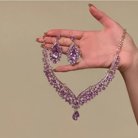 Bohemian Rhinestone Choker Necklace – Trendy Statement Jewelry for Parties and Dates